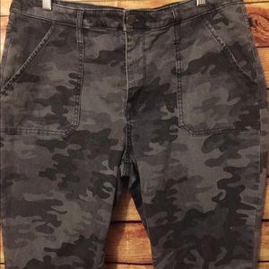 Mossimo  jegging  camo sz16